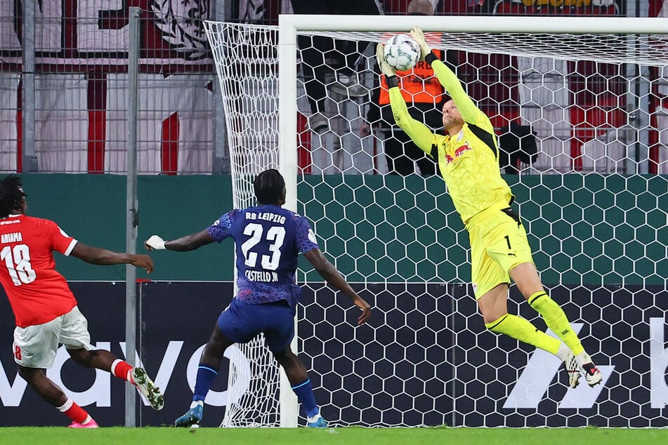 RB Leipzigs Orjan Nyland musste ein paar Mal eingreifen, damit das Halbzeitergebnis nicht noch höher ausfiel.