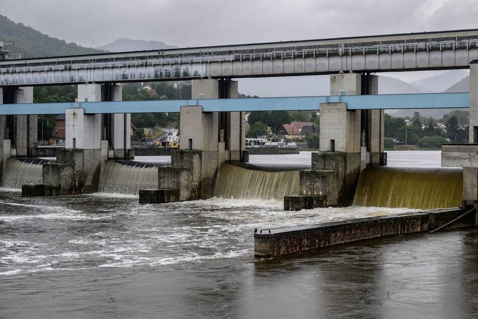 Das Wehr im tschechischen Střekov bei Ústí nad Labem war mitsamt Schleusen auch vom Stromausfall betroffen.