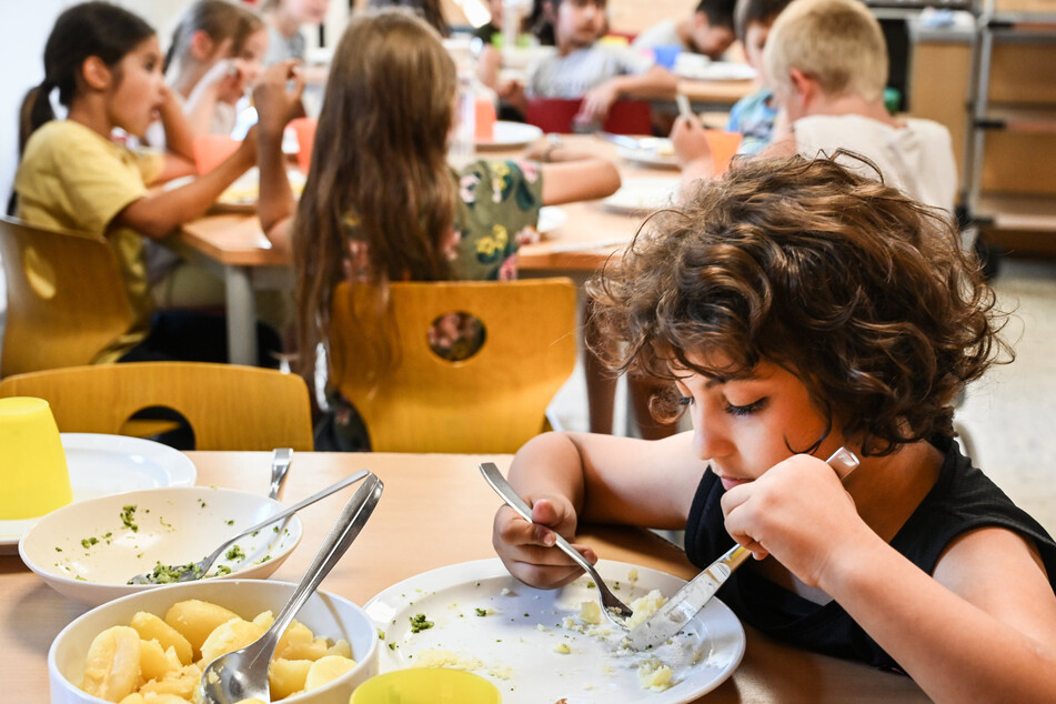 Schulessen droht in Sachsen vielerorts auf über 5 Euro zu steigen. Beim Kitaessen sind es sogar über 6 Euro.