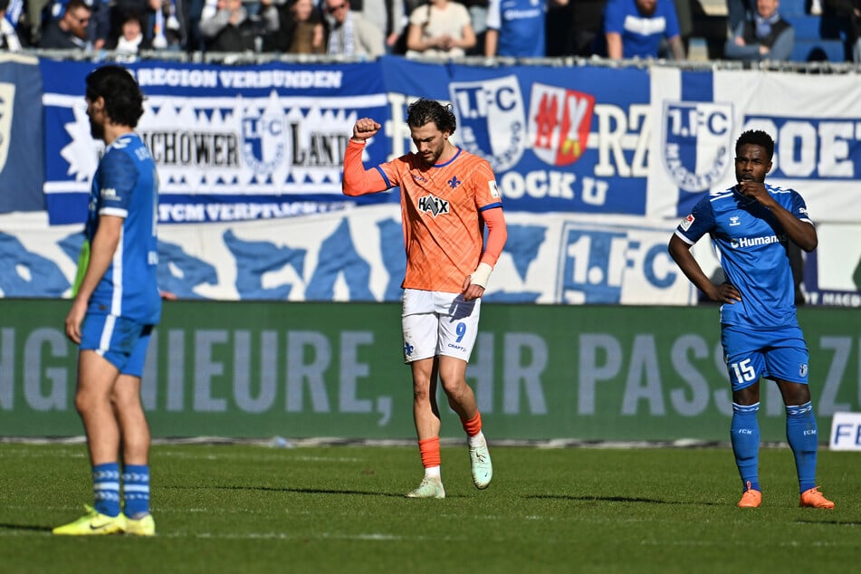 Fraser Hornby brachte den SV Darmstadt 98 nach knapp einer halben Stunde in Führung. Die Magdeburger Hintermannschaft sah da nicht gut aus.