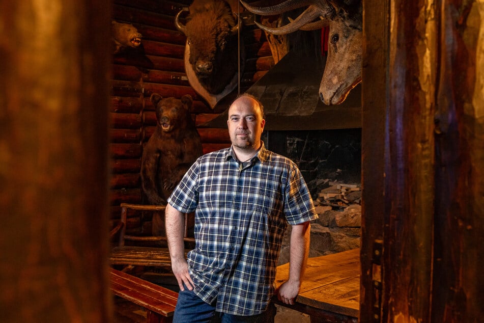 Der wissenschaftliche Direktor des Karl May Museums, Robin Leipold (38), kennt alle Geheimnisse der "Villa Bärenfett".