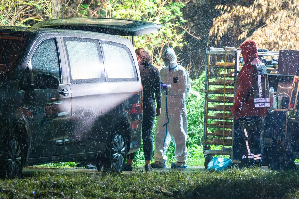 ... ehe die Beamten in einem Waldstück in Zülpich fündig wurden und dort die Leiche der 46-Jährigen bargen.