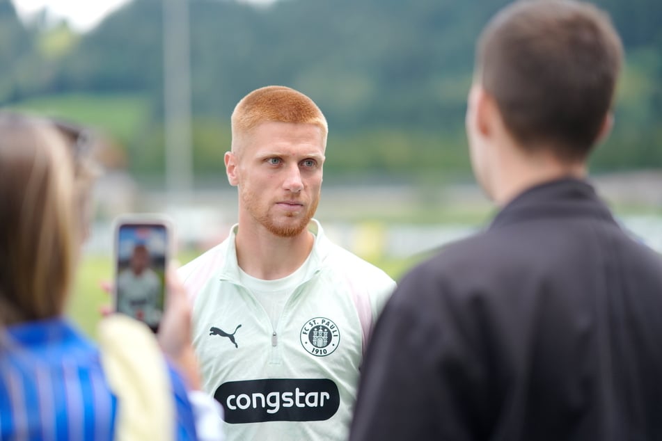 Louis Oppie (24) sprach in der Runde über das skurrile Namensdilemma mit Stadionsprechern.