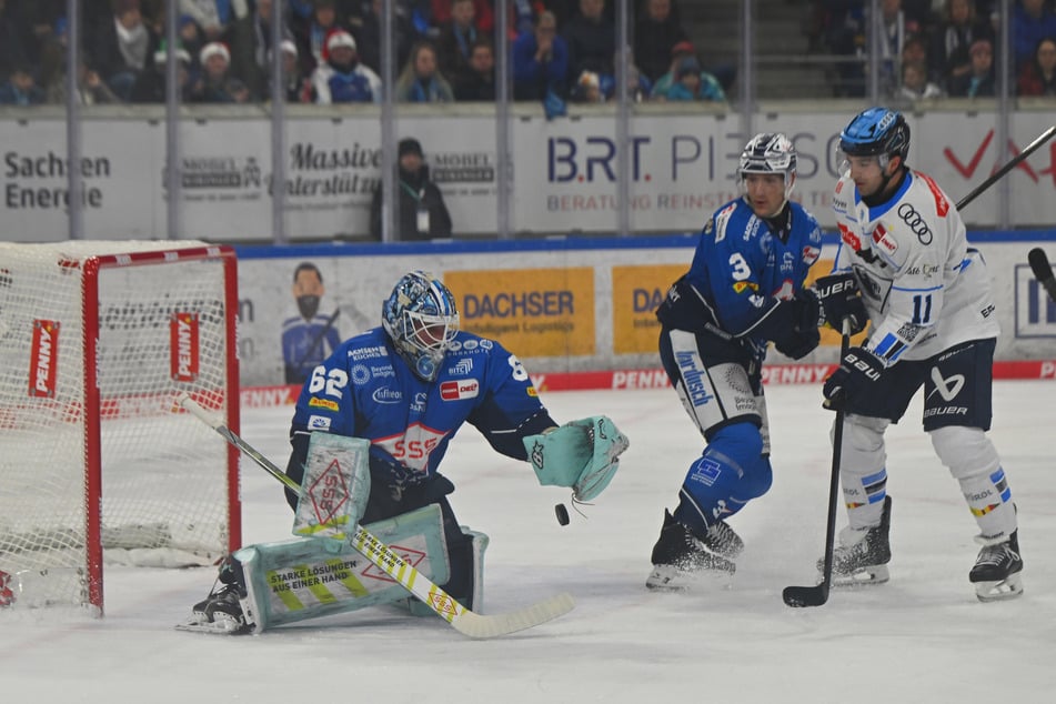 Der neue Vertrag des Torhüters gilt auch im Abstiegsfall.