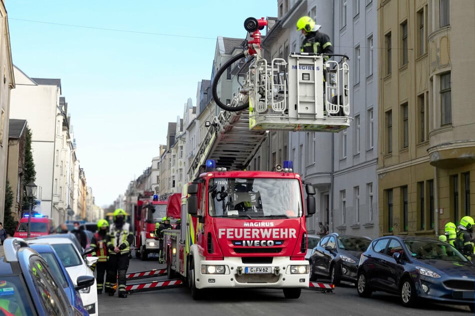 In der Gießerstraße brannte in einem leer stehenden Mehrfamilienhaus an mehreren Stellen Müll.