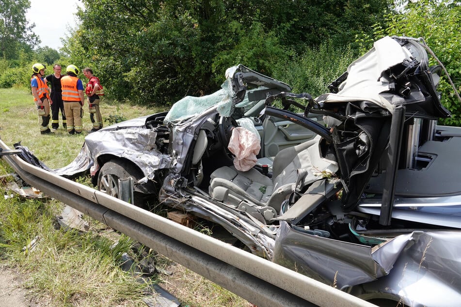 Der Motor des Vehikels wurde während der Kollisionen aus dem Auto gerissen.