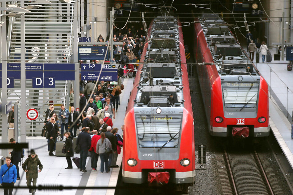 In einer S-Bahn kam es am Dienstag zur Bedrohungslage, verletzt wurde niemand. (Symbolbild)