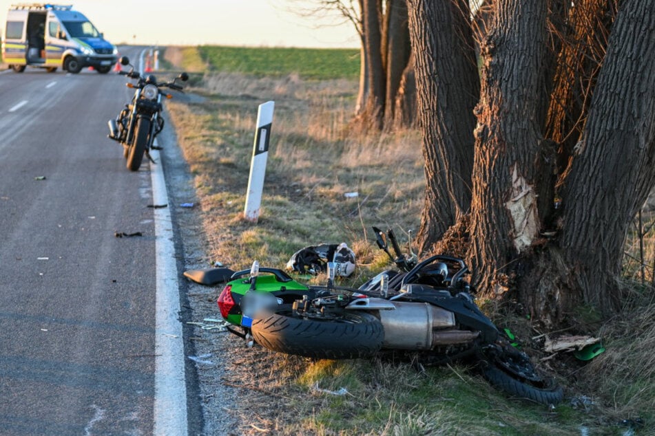 Die Motorradfahrerin (†56) prallte auf der S112 bei Löbau gegen einen Baum und verstarb noch am Unfallort.