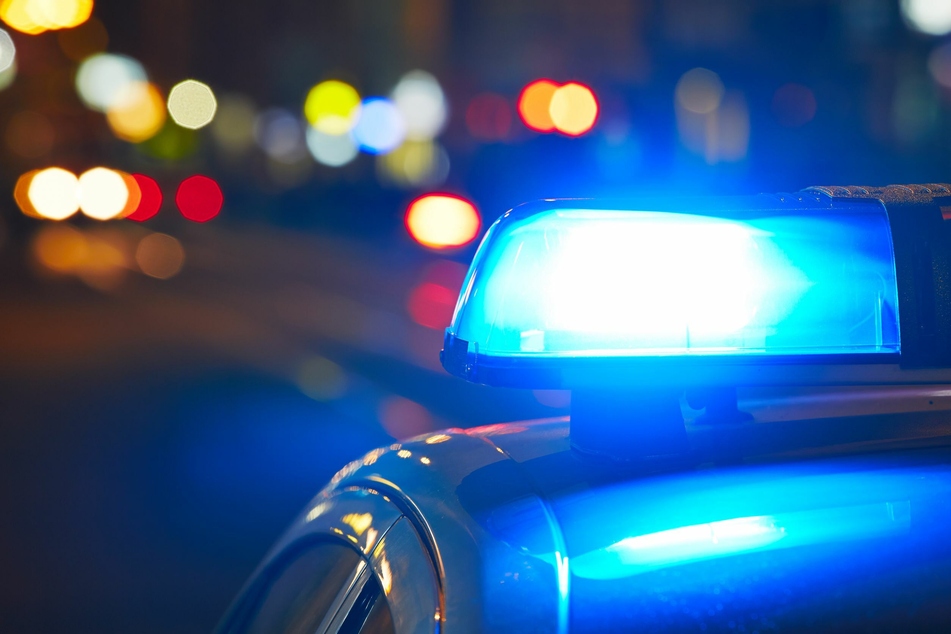 Die Polizei hat einen Mann festgenommen, der in der Nacht an der Haustür seiner Ex-Freundin Sturm geklingelt hat. (Symbolbild)