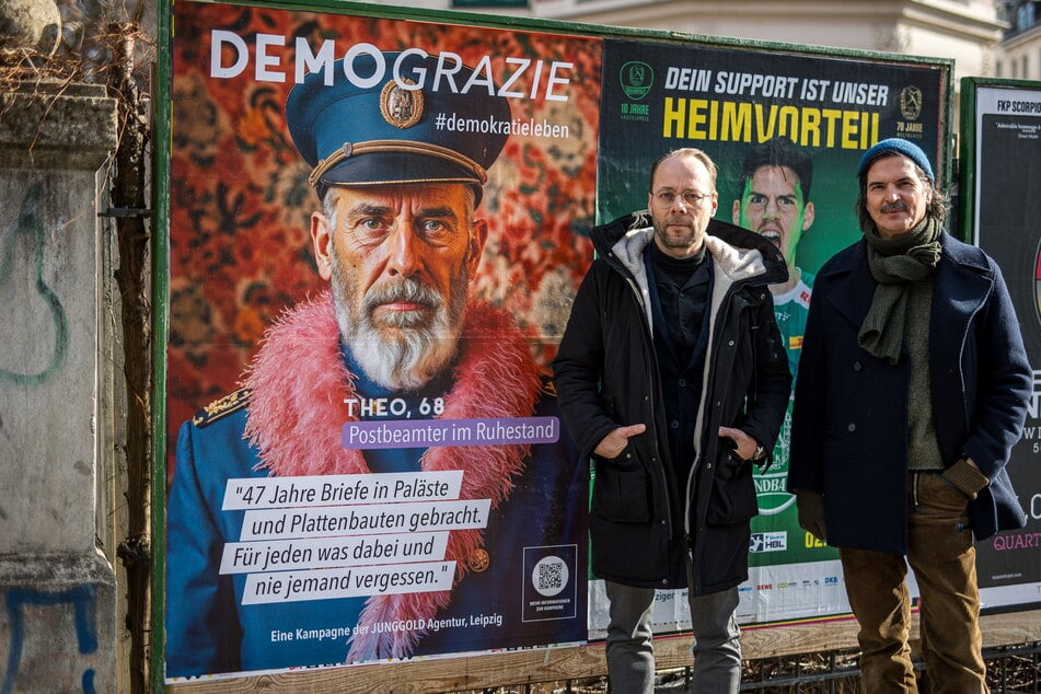 Axel Kunz (44, l.) und Marco Seeling (50) von der Werbeagentur Junggold haben "DemoGrazie" ins Leben gerufen. Die Plakatkampagne soll deutlich machen, wie wichtig Demokratie ist - und zur Wahl aufrufen.