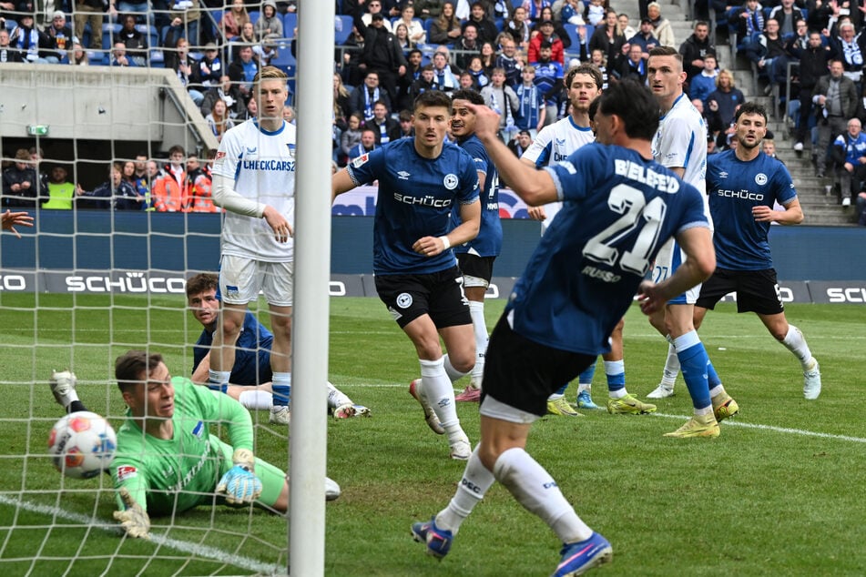 Am 34. Spieltag kassierte Hertha bei Arminia Bielefeld sechs Tore in einer Halbzeit.