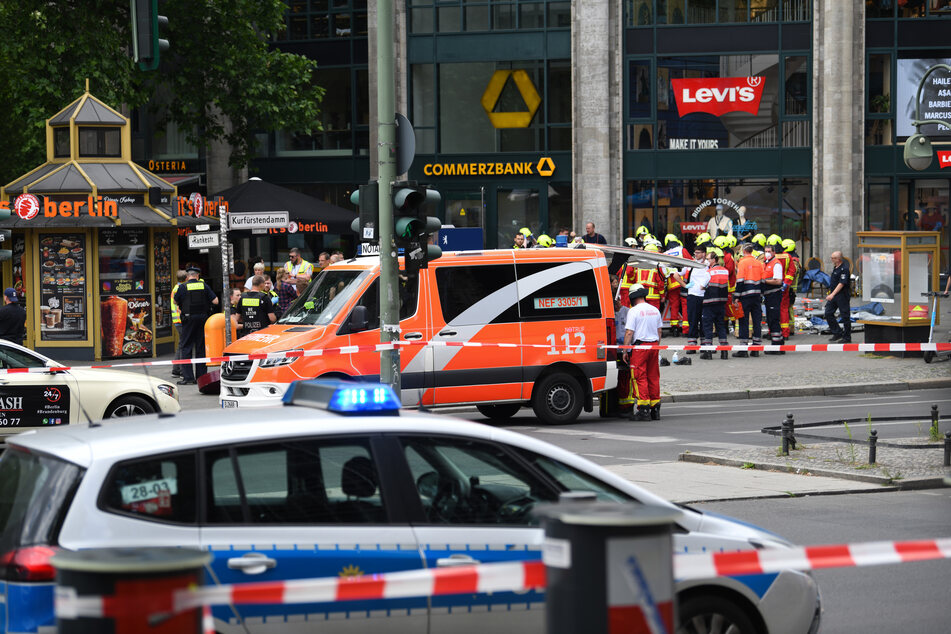 Die Berliner Polizei sperrt die Umgebung ab, nachdem der 29-jährige Autofahrer am 8. Juni in Fußgängergruppen am Kurfürstendamm gefahren war. (Archivbild)