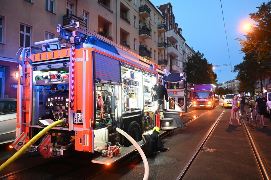 Die Berliner Feuerwehr musste am Mittwochabend zu einer Wohnung an der Boxhagener Straße in Friedrichshain ausrücken.