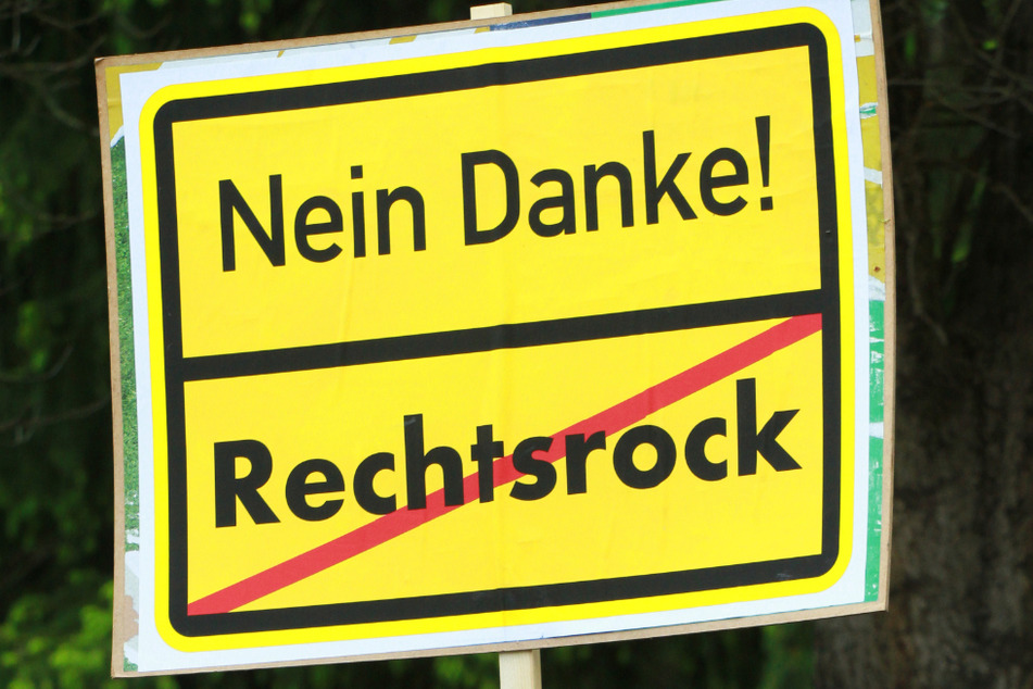 2018 war das Rechtsrock-Konzert noch verhindert worden. Jetzt erhält der Veranstalter eine saftige Summe. (Symbolbild)
