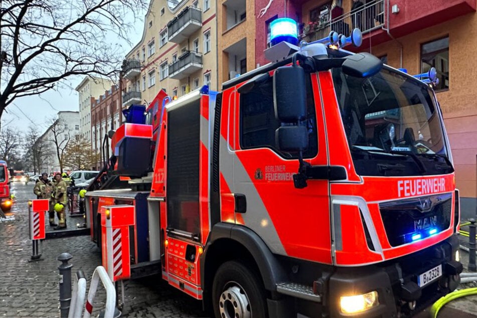 Berlin: Brandstiftung in Wohnhaus: Fünf verletzte Kinder