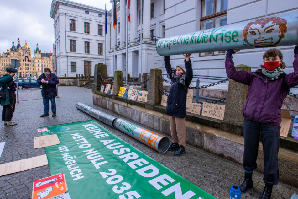 Umweltschützer protestieren gegen Ostsee-Pipeline Nord Stream 2