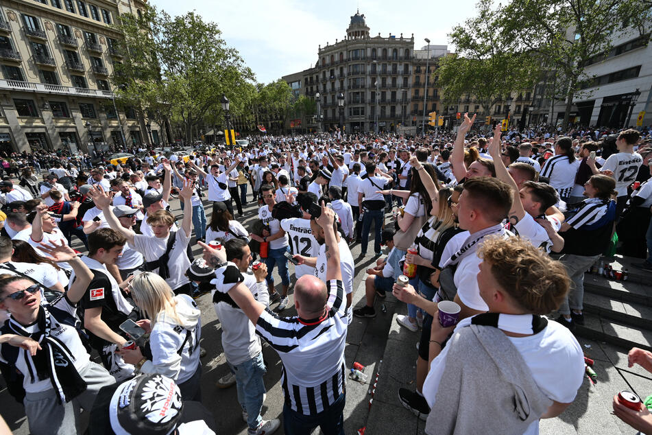 Schätzungen zufolge sollen sich bis zu 40.000 Eintracht-Fans in Barcelona befunden haben. Das wollen die Londoner um jeden Preis verhindern.