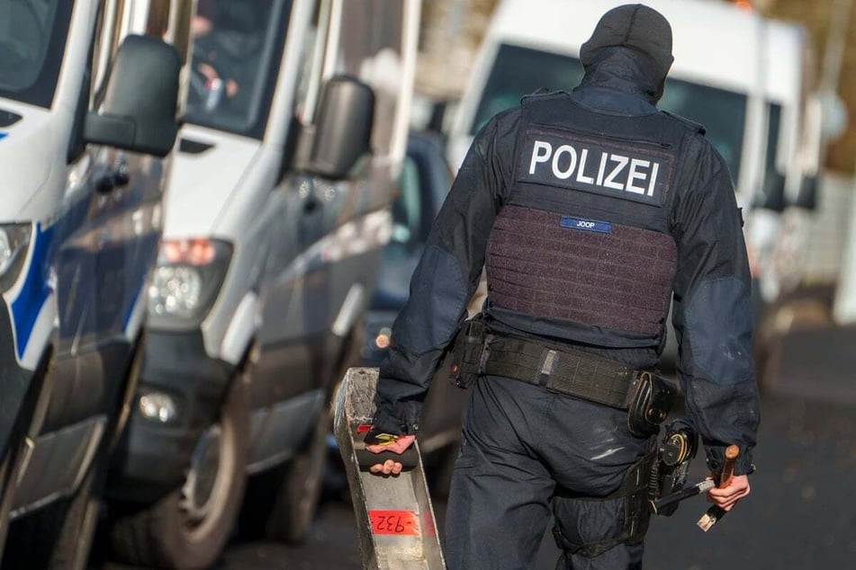 140 Einsatzkräfte waren an der groß angelegten Razzia im Wiesbadener Westend beteiligt. (Symbolbild)