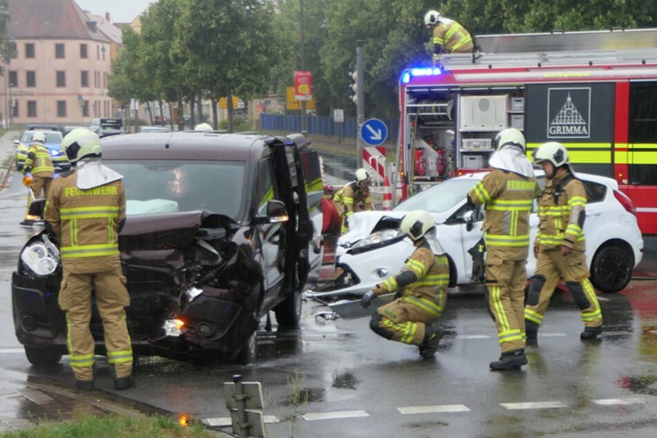 Crash im Landkreis Leipzig: Ford und Fiat legen Kreuzung lahm
