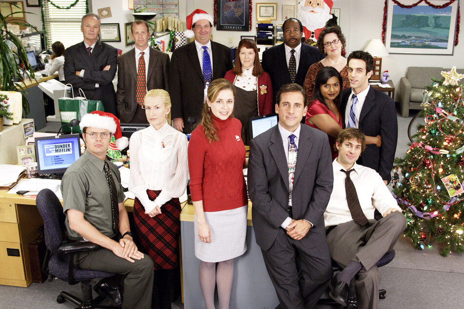 Blick in das "The Office"-Büro mit allen Akteuren der ersten Staffeln.