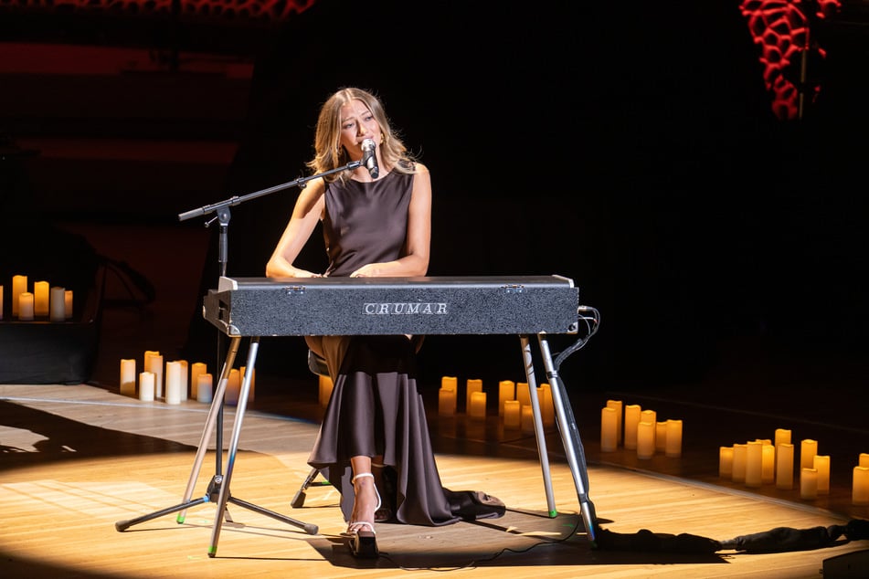 Leony setzte sich das ein oder andere mal auch selbst ans Piano.