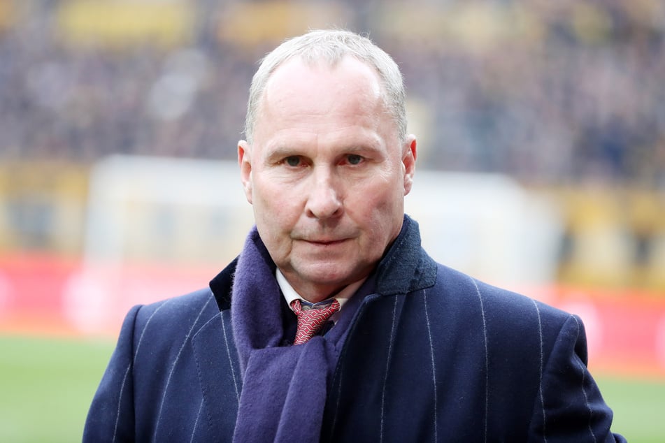 18A Schaut etwas skeptisch drein: FCE-Boss Helge Leonhardt. Auch beim FC Erzgebirge hängt Wohl und Weh von der Fortsetzung der Saison ab.