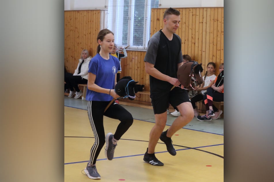 Könnte besser sein: Beim Galopp kommt es auf die Haltung der Zügel an.