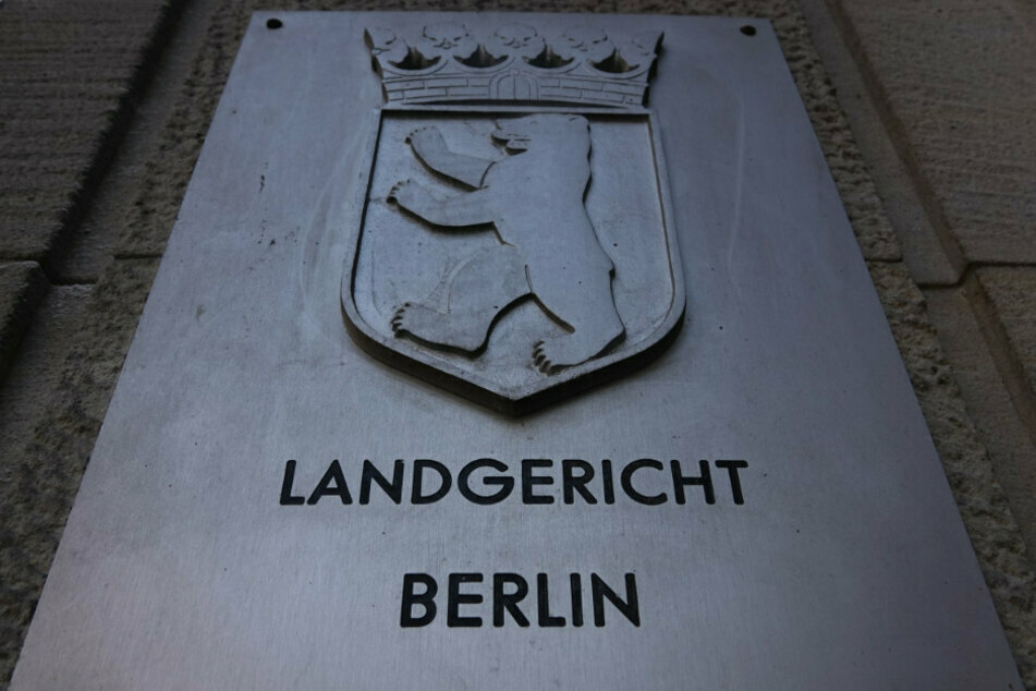 Mann stundenlang in Wohnheim misshandelt? Mutmaßliche Peiniger vor Gericht