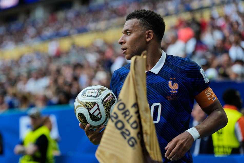 Zehnmal netzte Kylian Mbappé ein und holte sich damit die Torjägerkanone. Das gelang zuletzt Gerd Müller 1970.