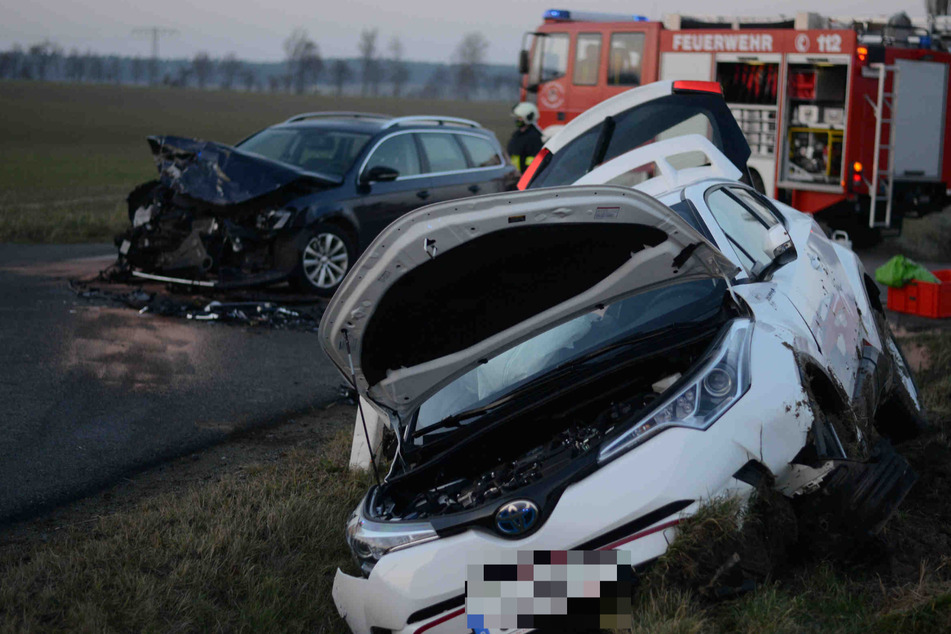 Bei dem Zusammenstoß trugen beide Autos erhebliche Schäden davon.