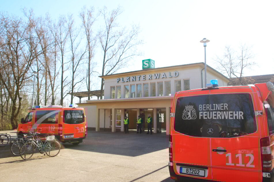 Der S-Bahnverkehr wurde daraufhin eingestellt.