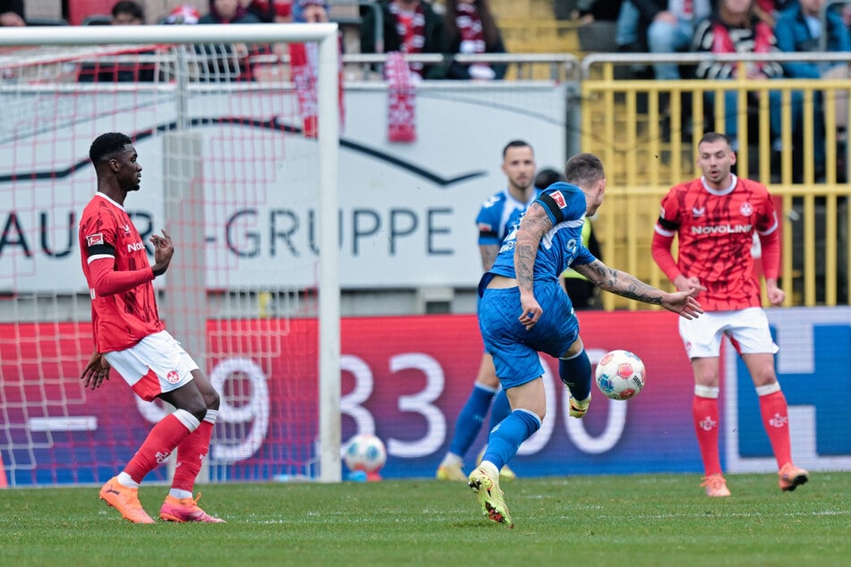Mateusz Zukowski (M.) schoss das 2:0 noch in der ersten Hälfte.