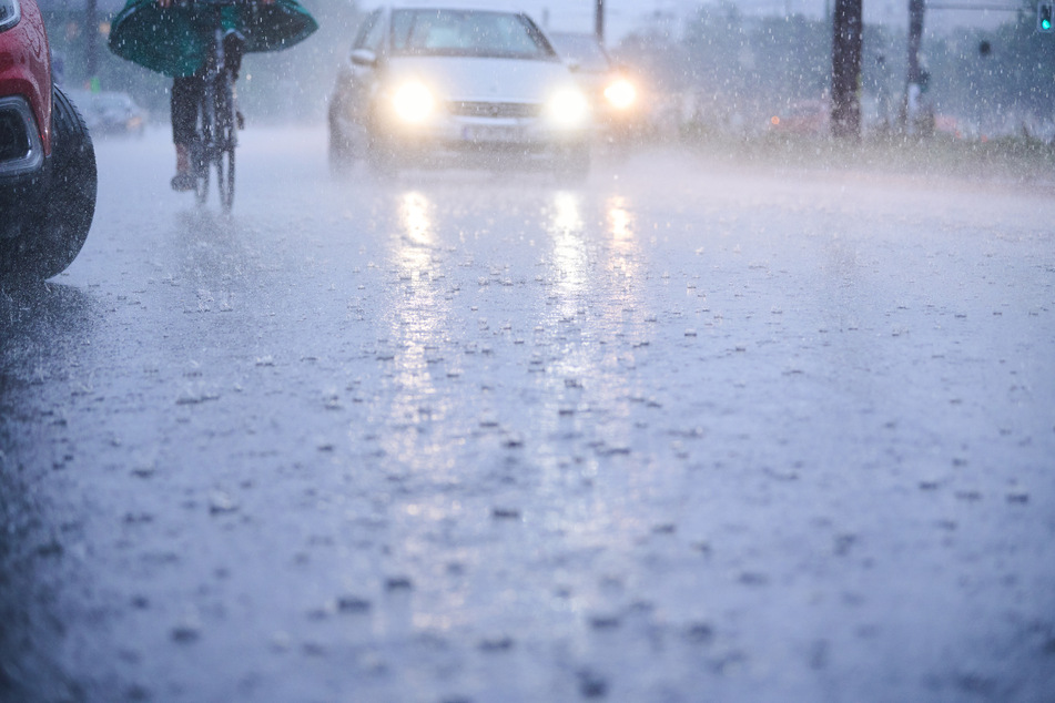 Der Deutsche Wetterdienst hat in NRW Gewitter mit Starkregen und Hagel angekündigt.