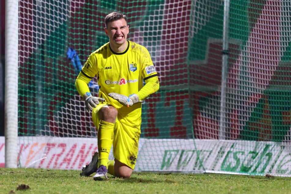 Gegen Chemie Leipzig schlug es gleich zweimal in den Kasten von Daniel Adamczyk (23).