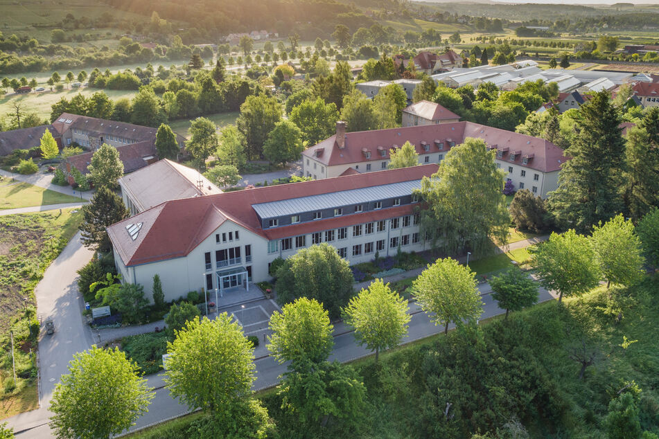 Fachschule und Verwaltungsgebäude des LfULG in Pillnitz.