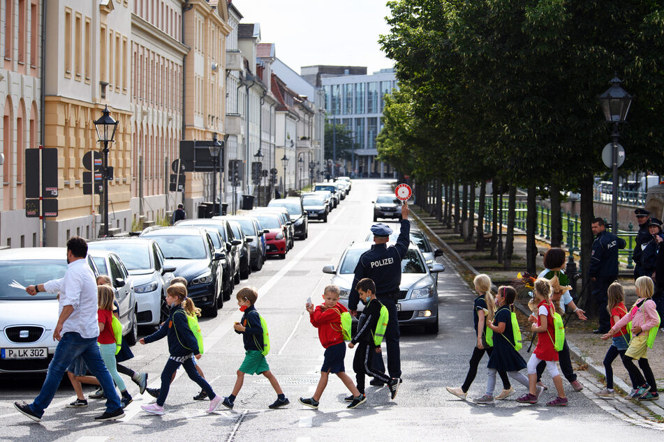Am Mittwoch starten die Schüler in NRW ins neue Schuljahr: In der Politik sind noch nicht alle Streitpunkte geklärt. (Symbolbild)