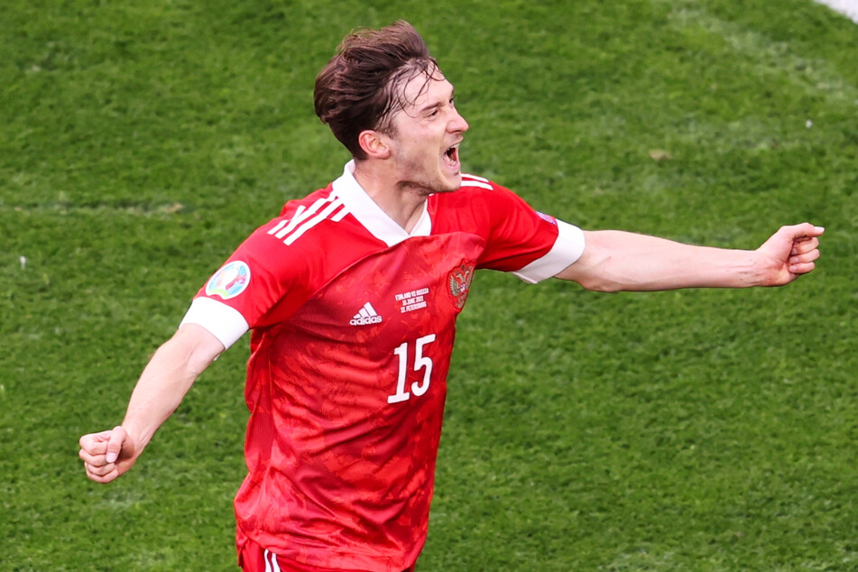 Aleksey Miranchuk bejubelt euphorisch sein Führungstor für die Russen.