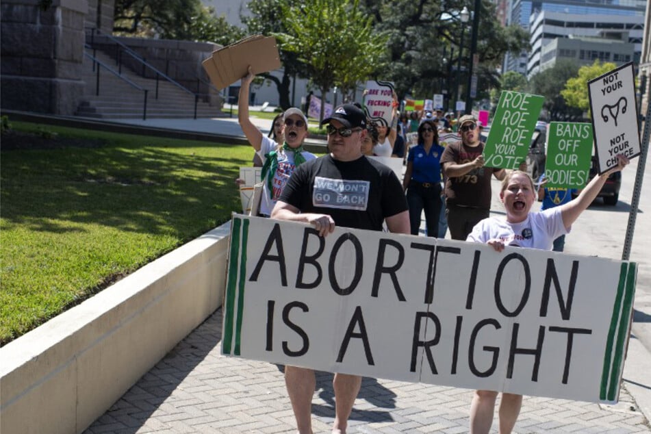 Anti-abortion advocates proposing to block Texas highways