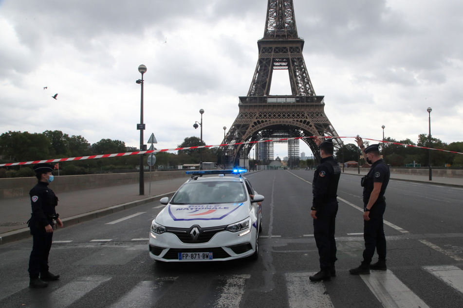 Nach Bombendrohung: Eiffelturm in Paris evakuiert