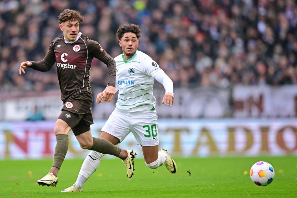 In der vergangenen Saison spielte der jetzige Mainz-Profi Armindo Sieb (21, r.) noch mit Greuther Fürth am Millerntor.