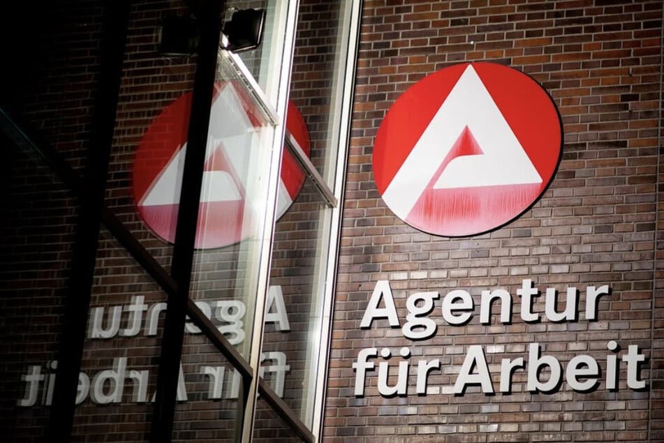 Fünf Dienstfahrzeuge der Agentur für Arbeit in Gera wurden demoliert. Die Polizei ermittelt. (Symbolfoto)