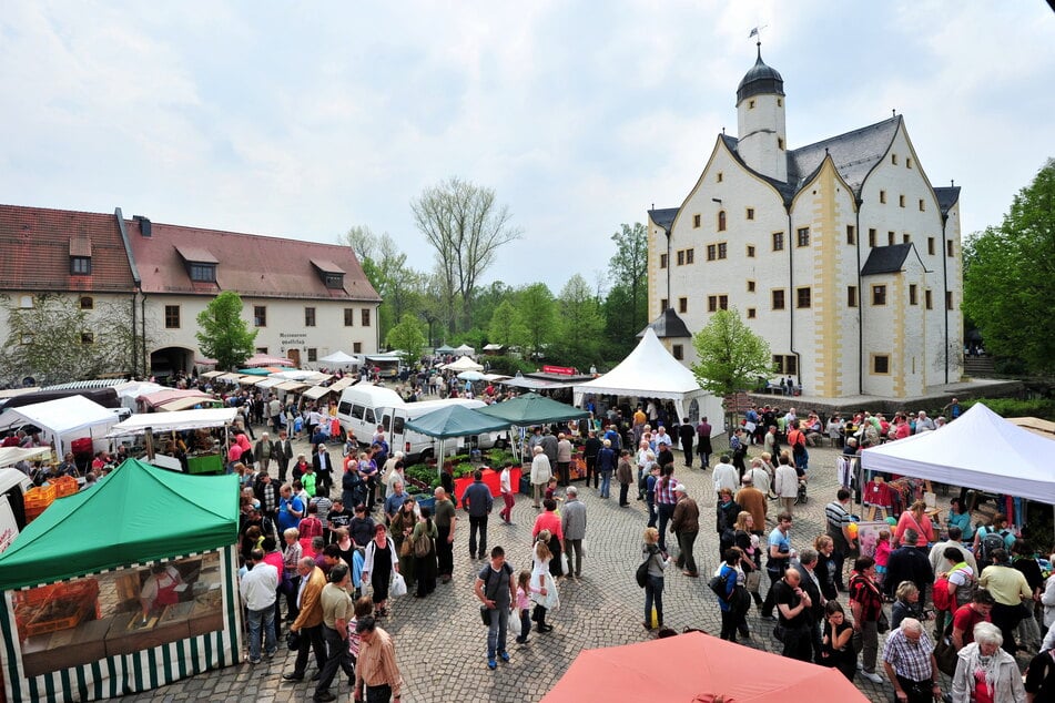 Im Wasserschloss Klaffenbach findet ein Naturmarkt statt.