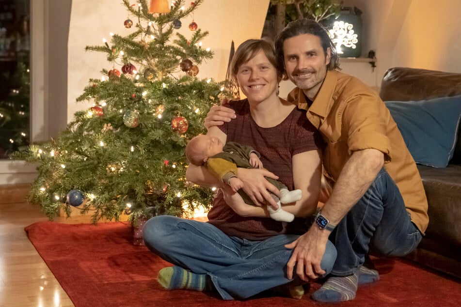 Jetzt sind sie zu dritt: Daniel Rintz (44) und Josephine Flohr (41) mit Baby Joshua (ein Monat).
