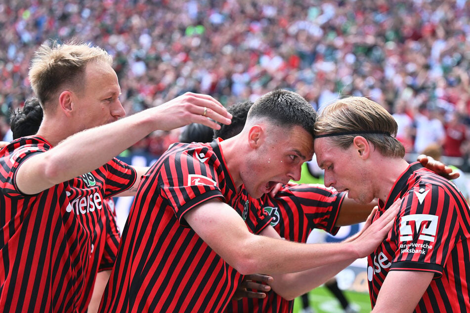 2. Bundesliga live: "Dorfverein" vor Aufstieg, Fußball-Wahnsinn in Hannover