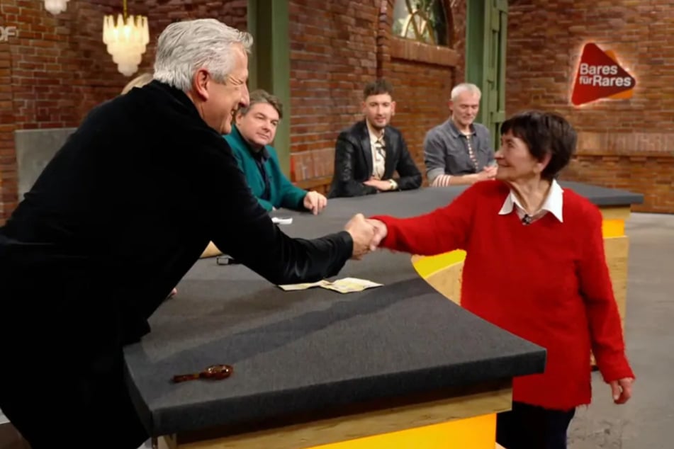 Satte 600 Euro zahlt Händler Markus Wildhagen (60), um die Vase in seinen Besitz zu bringen.
