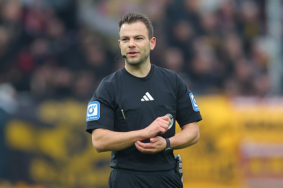 Wolfgang Haslberger leitet heute die Pokalpartie zwischen Dynamo und Schalke.