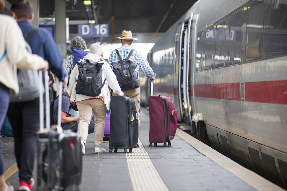 Reisende auf der Zugstrecke zwischen Düsseldorf und Wuppertal müssen bis zum 4. August auf Ersatzbusse umsteigen.