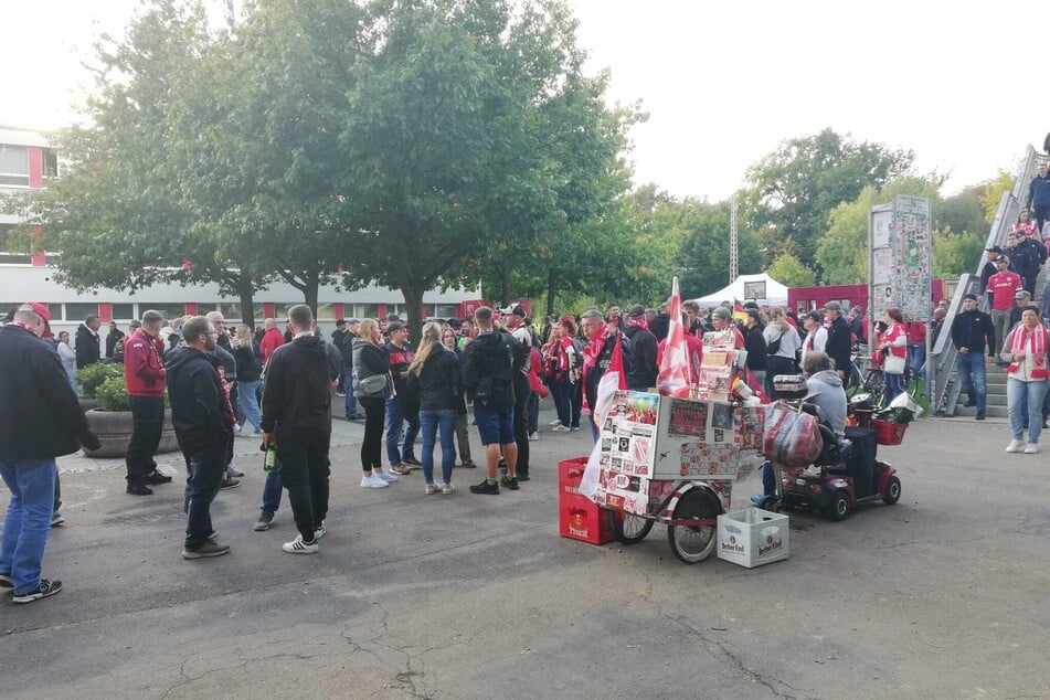 Entspannte Stimmung vor dem Ostderby unter den Energie-Fans.