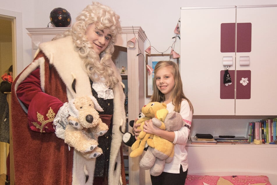 August der Starke überraschte die kleine Joelle 2014 bei ihr zu Hause und teilte ihr mit, dass sie als Pfefferkuchen-Prinzessin ausgewählt wurde. (Archivbild)