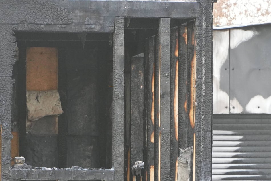 Wie es zu dem Feuer kam, ist derzeit unklar.